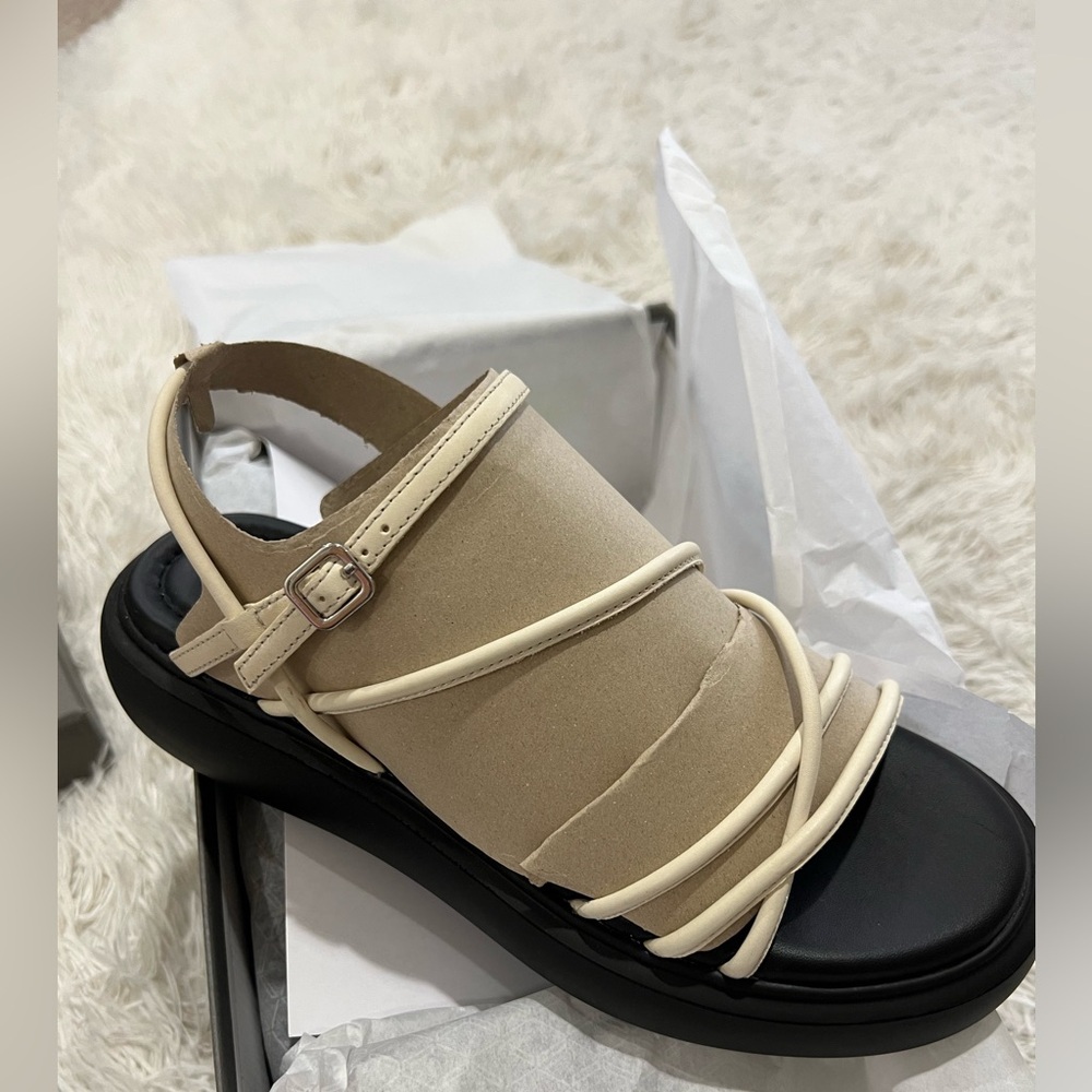 Vagabond Blenda Platform Sandal  - size 40 US 9.5 - NIB - off white color